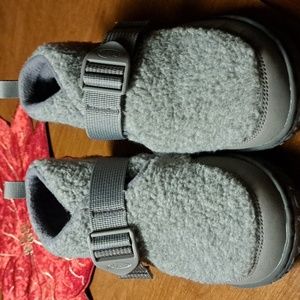 SUPER SALEChaco indoor/outdoor slipper.Bought for me put a tad small I wear 6.5
